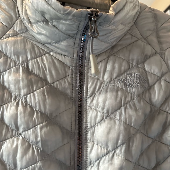 The North Face ThermoBall Womens Jacket Grey Medium Used Great Condition M - Picture 2 of 9